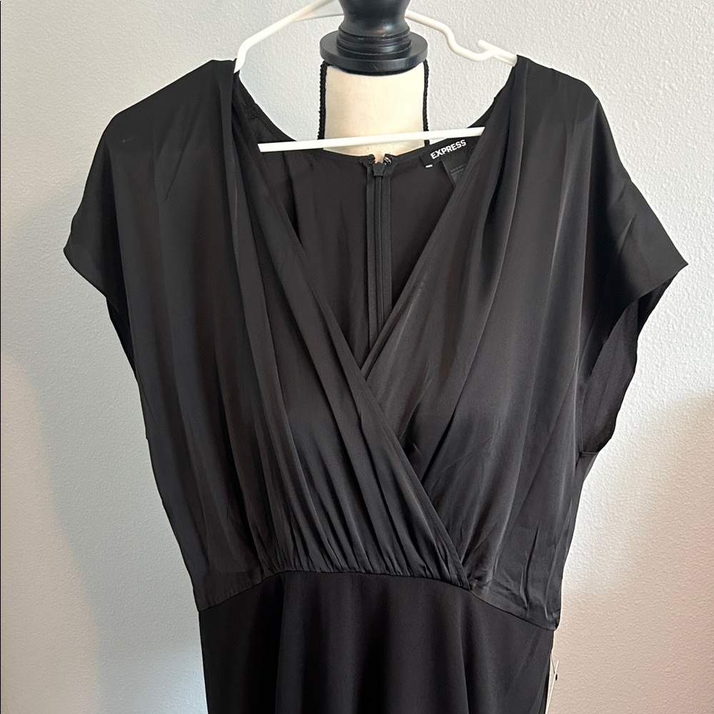 Elegant Black Women's Dress - Picture 5 of 8